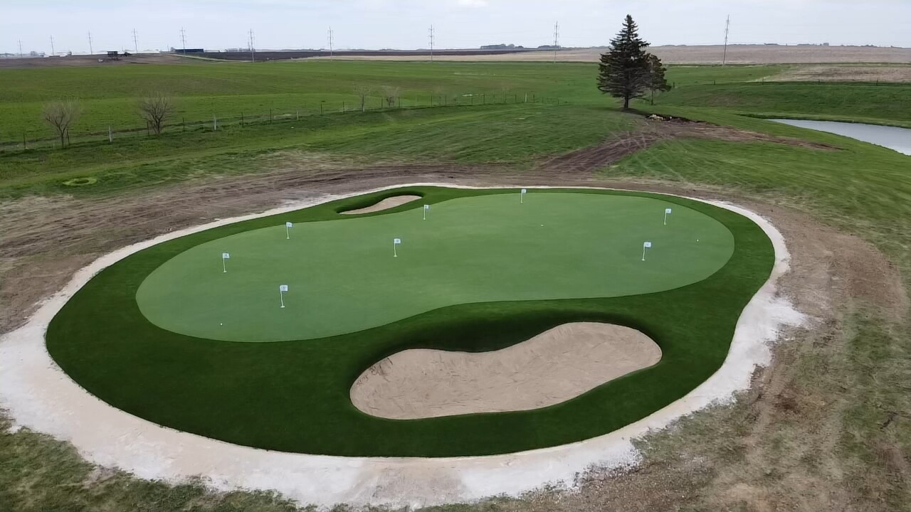 Artificial Turf Putting Green with Sand Bunkers